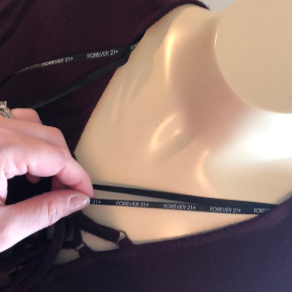 Women’s plus size 0X. Sexy maroon, flowy dress - Picture 5 of 6